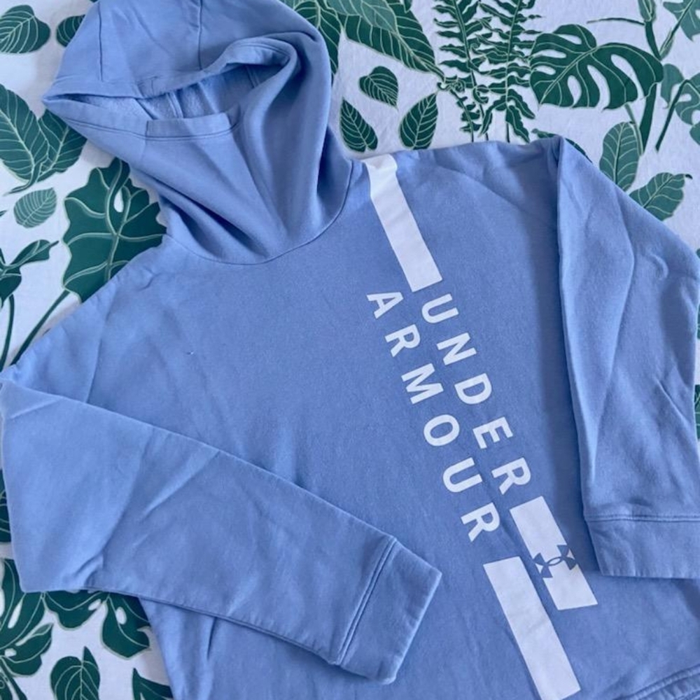 🥰HOODED UNDER ARMOUR SWEATSHIRT🥰